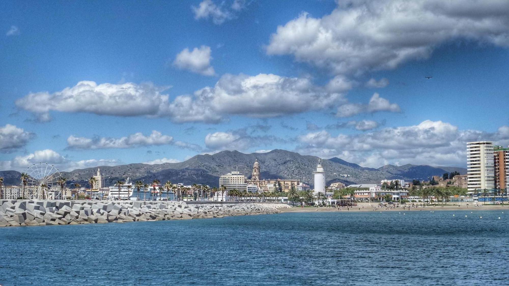 Apartamento Los Tres Soles Malaga Luaran gambar